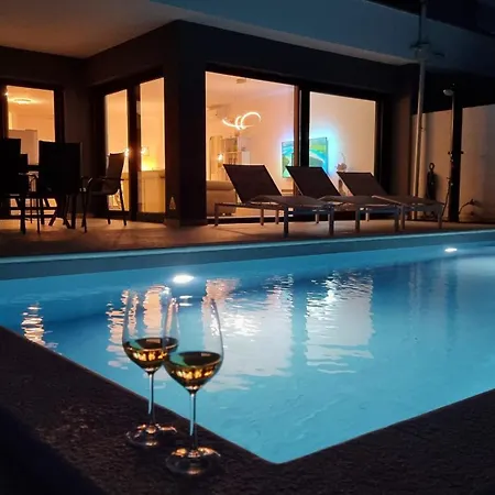 Luxury Adria With Private Pool And Sea View ווינייראץ